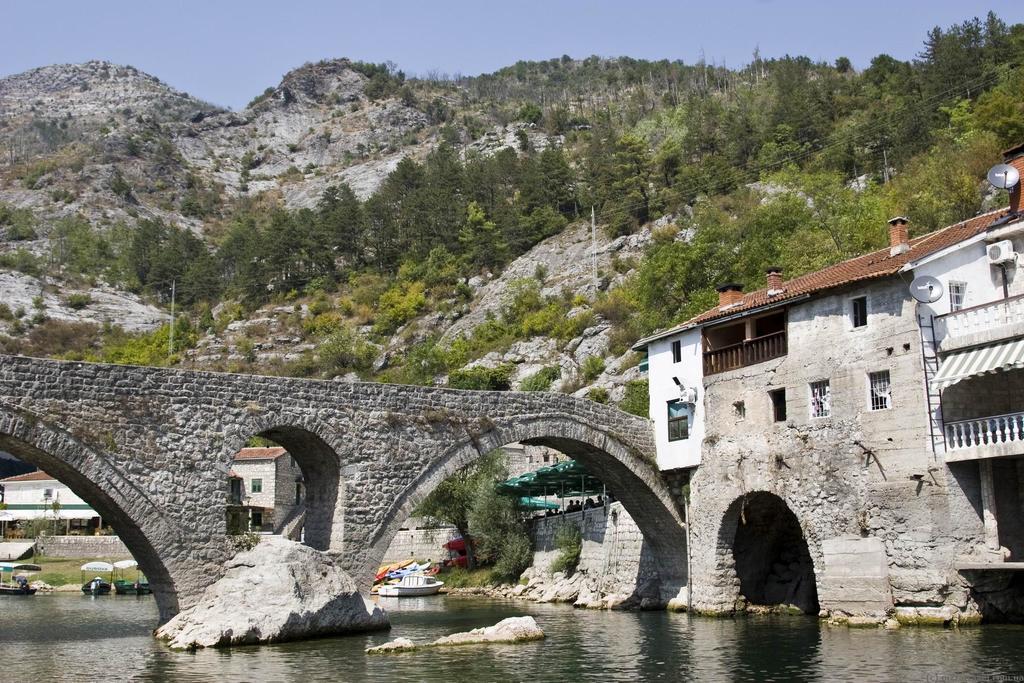 Guest House Perjanik Rijeka Crnojevića Exteriör bild